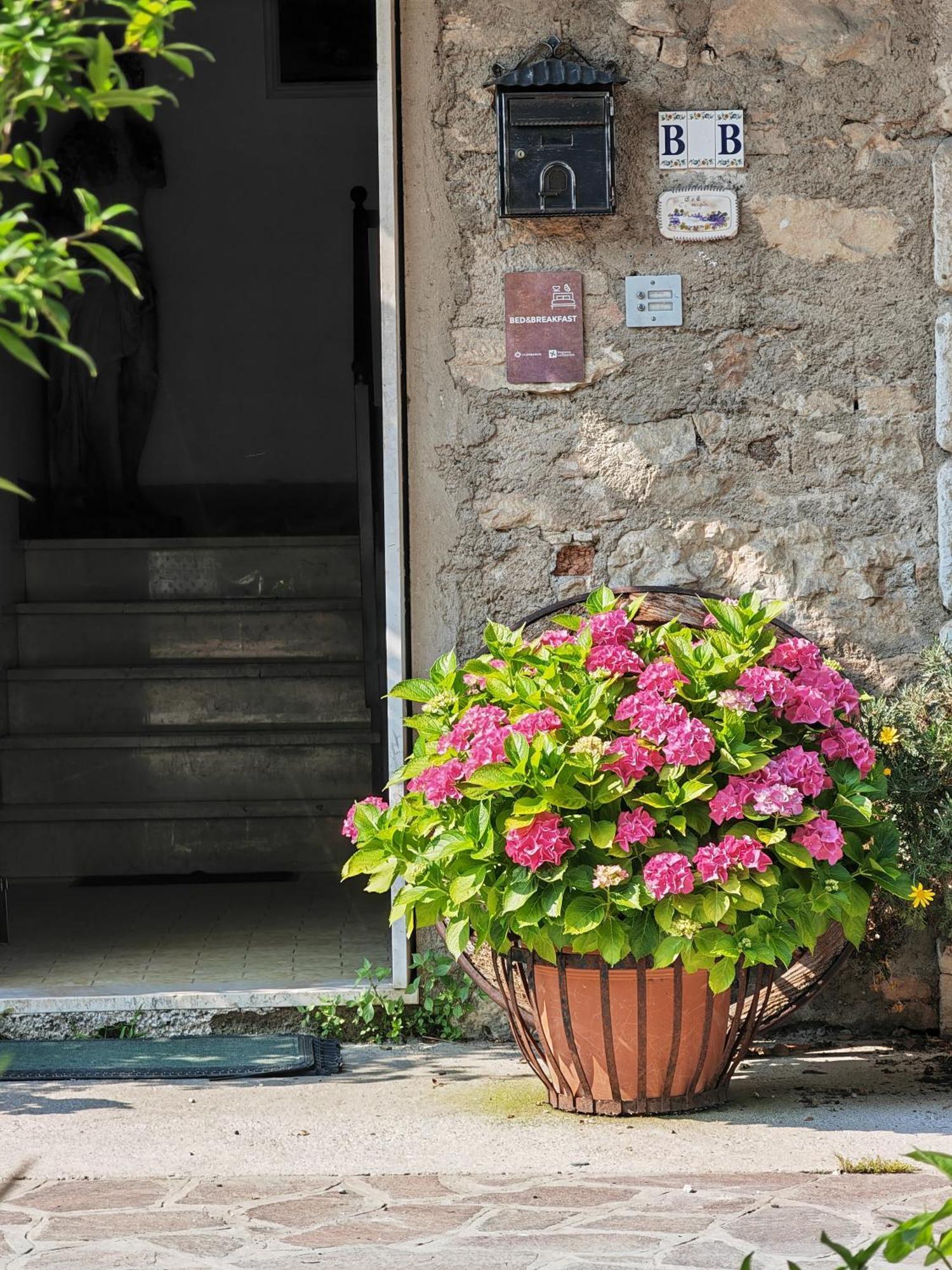 B&B Lamagia Di Corte Moronati Sirmione Dış mekan fotoğraf